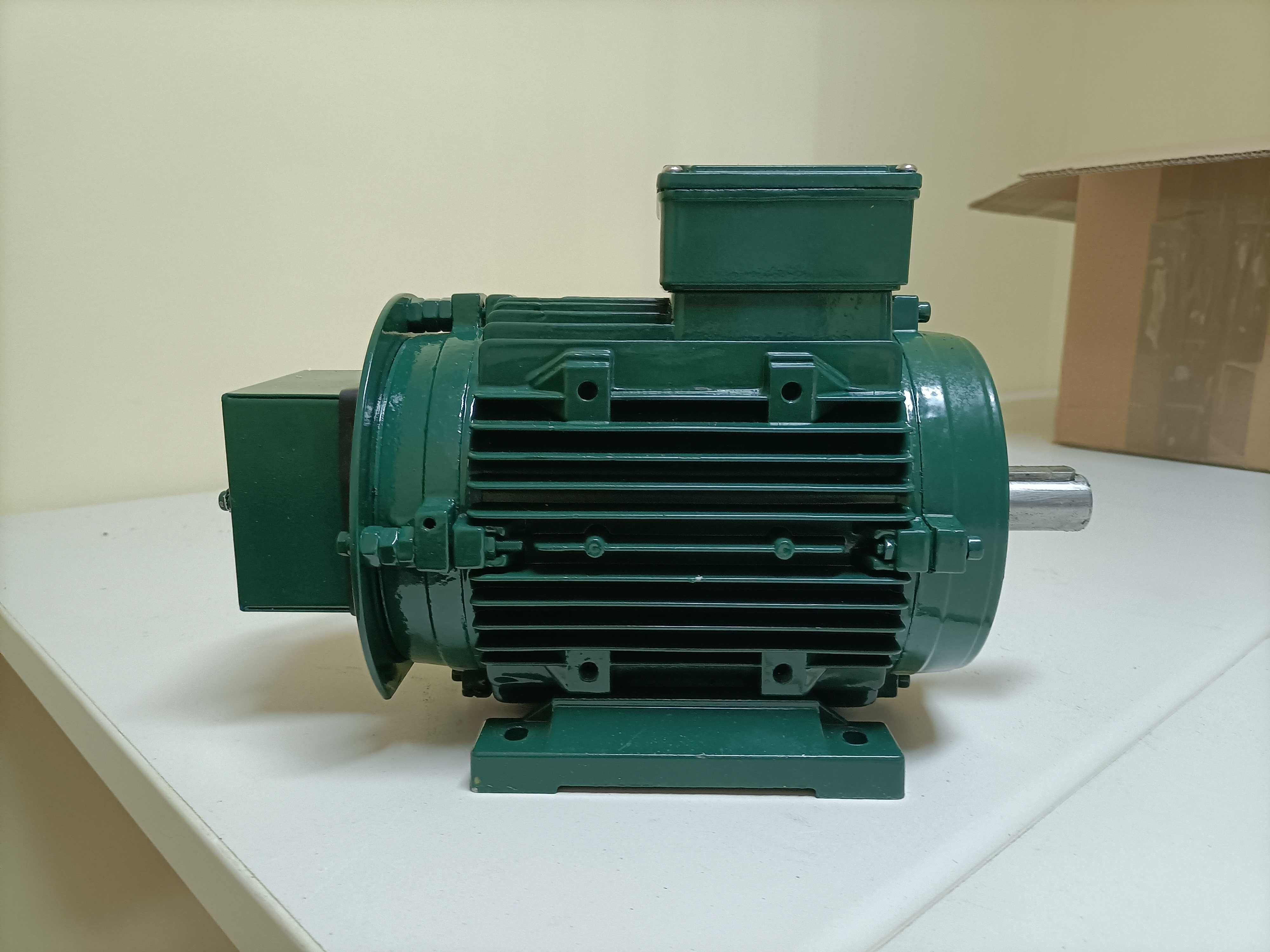 Motor Trifásico 1,5 Cv Novo Barato!
