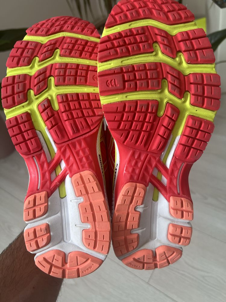 Кросівки для бігу Asics GEL-KAYANO 26