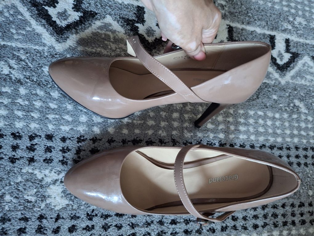 Szpilki nude Deichmann 39