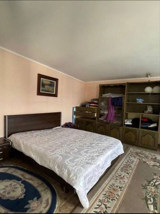 Продам 5-кімнатний будинок у центрі Дніпра з гаражем і ділянкою