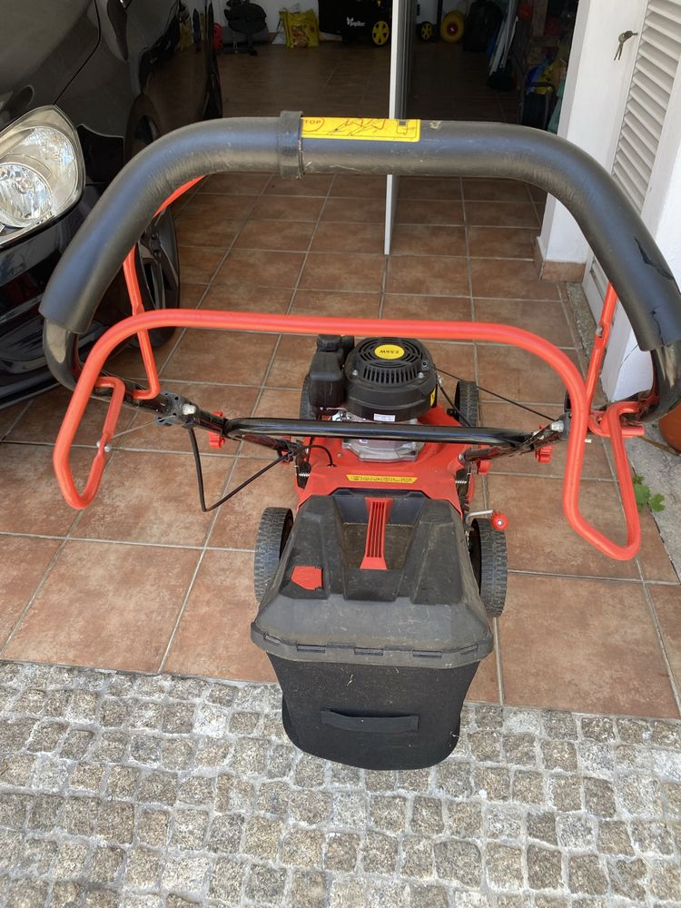 Maquina relva a gasolina com tração