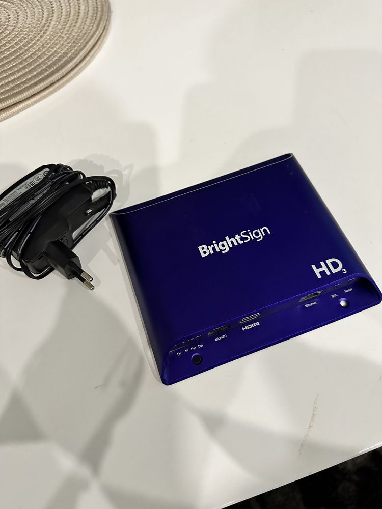 BrightSign  XD1033 odtwarzacz multimedialny z karta pamięci