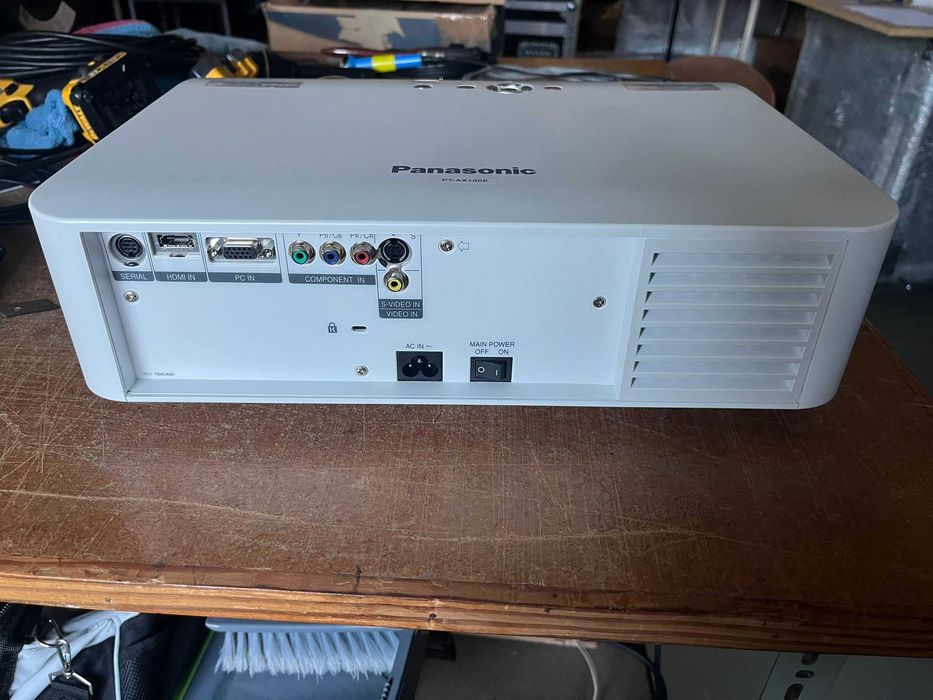 Projetores Panasonic PT-AX100 - 2 UNIDADES