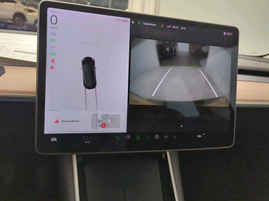 Tesla model 3 Standar Range  em bom estado geral com 107000km