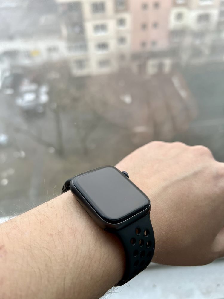 Смарт годинник | Apple Watch Nike SE 44mm (Space Gray)