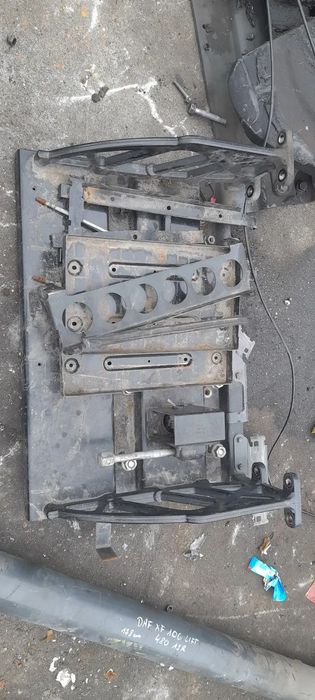 Podstawa akumulatorów z wieszakiem !! DAF XF 106 Lift !!