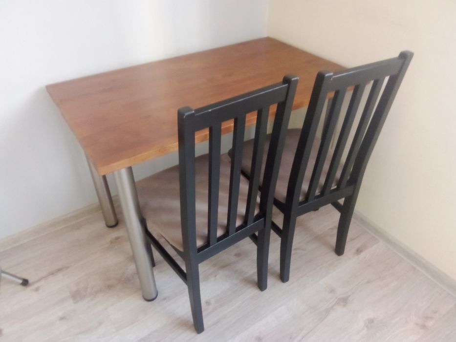 Stół kuchenny i 2 krzesła drewniane