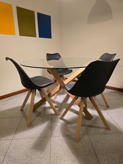 Mesa Praticamente Nova