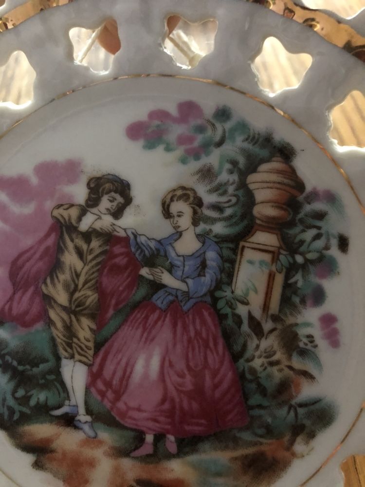 Talerzyk kolekcjonerski ceramika na ścianę para w ogrodzie