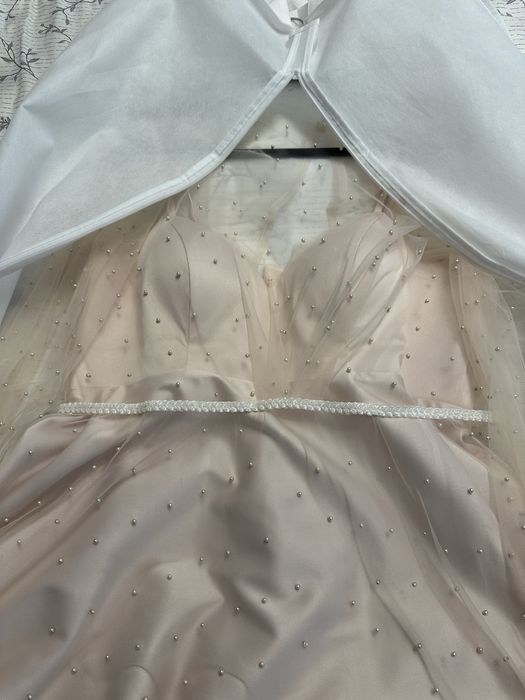 Весільна сукня з перлинками