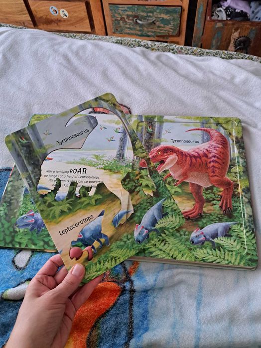 Dinosaur stencil book usborne książka dla dzieci po angielsku
