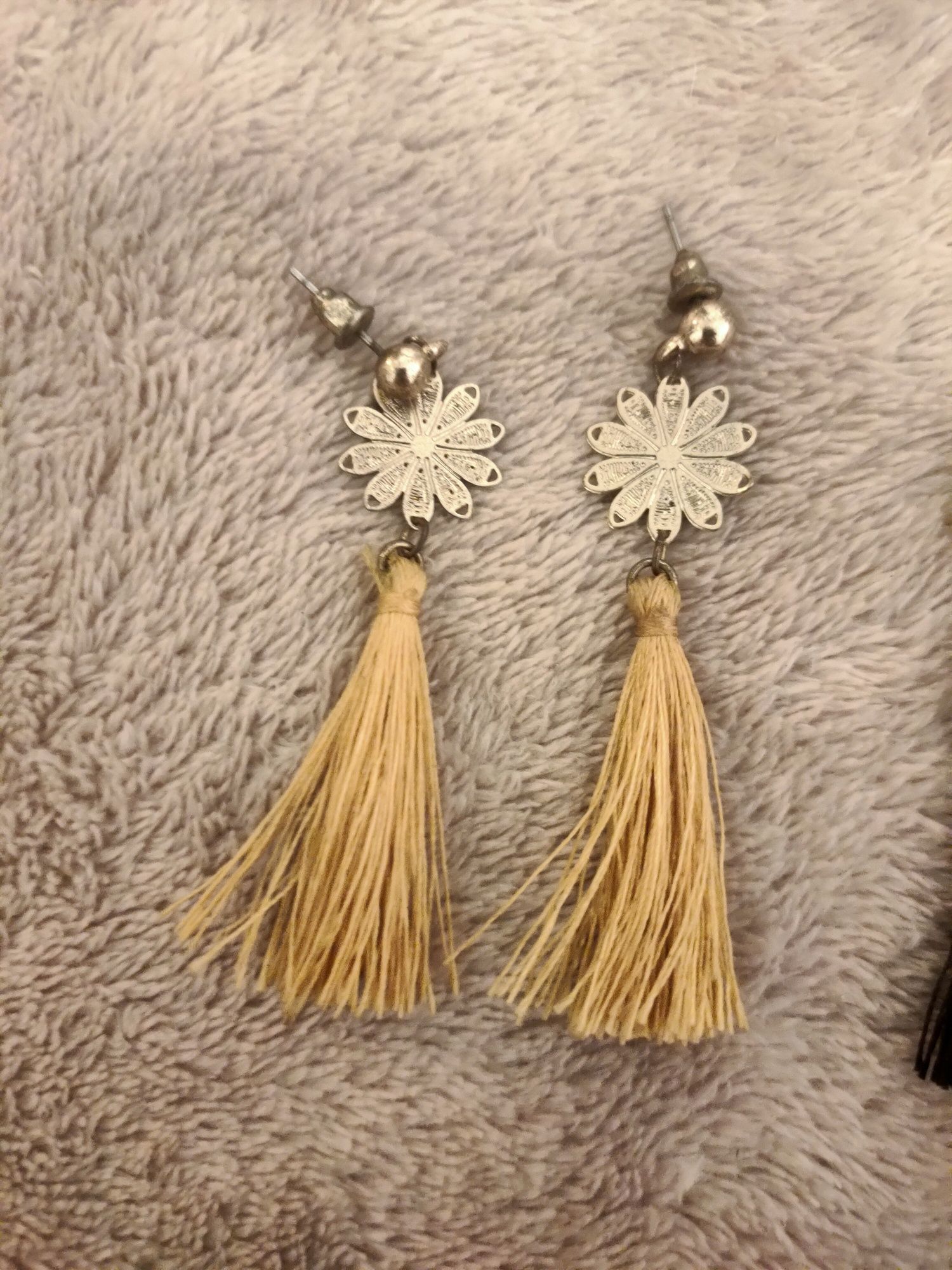 Brincos pouco usados