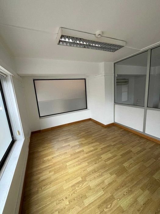 Arrendamento de escritório na Rua Heitor Bernardo Botado