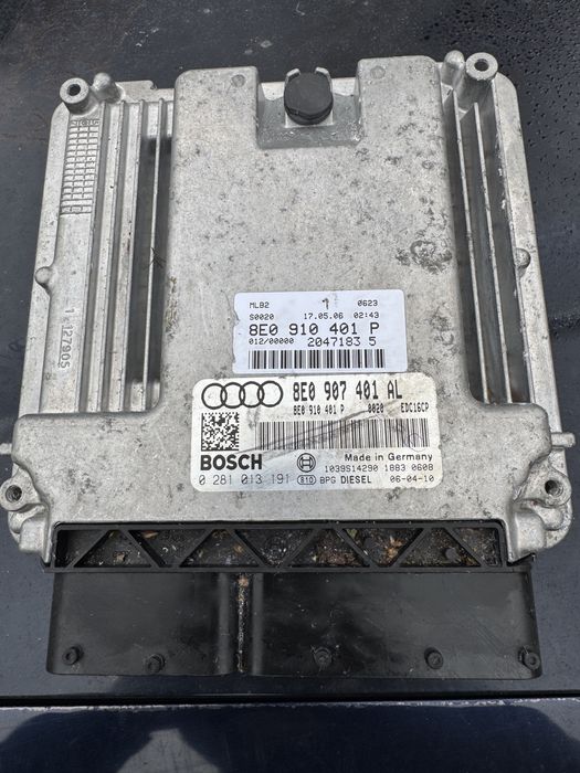 Sterownik silnika Audi 8EO907401AL