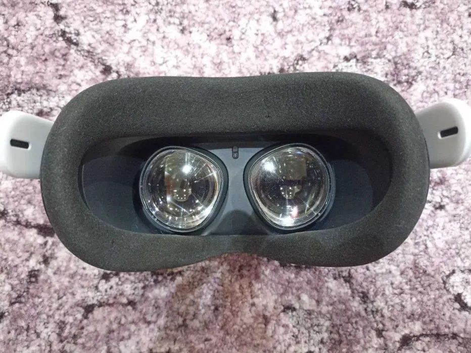 Oculus Quest 2 128GB з Elite Strap (Стан майже ідеальний)