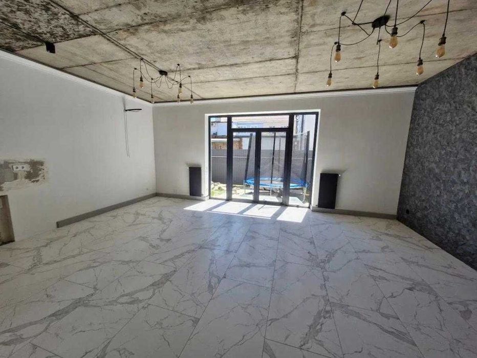 Продаж будинку на вул. Зубрицького