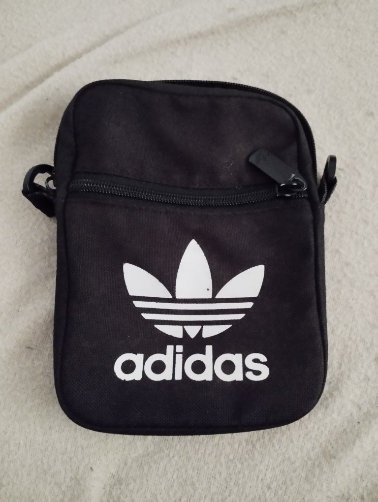 Bolsa das adidas!