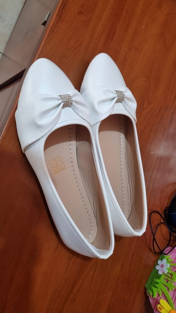 Sapatos / sabrinas