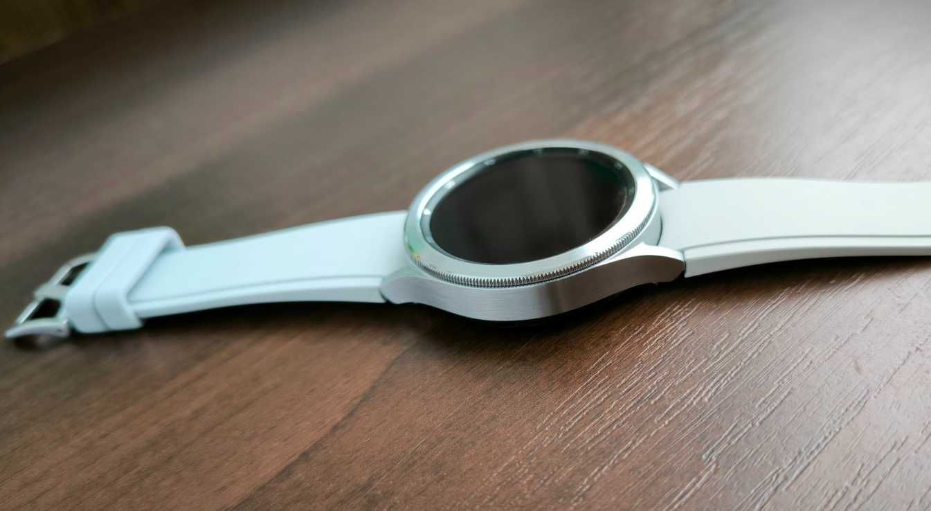 Новий Смарт годинник Samsung Galaxy Watch 4 46mm Silver