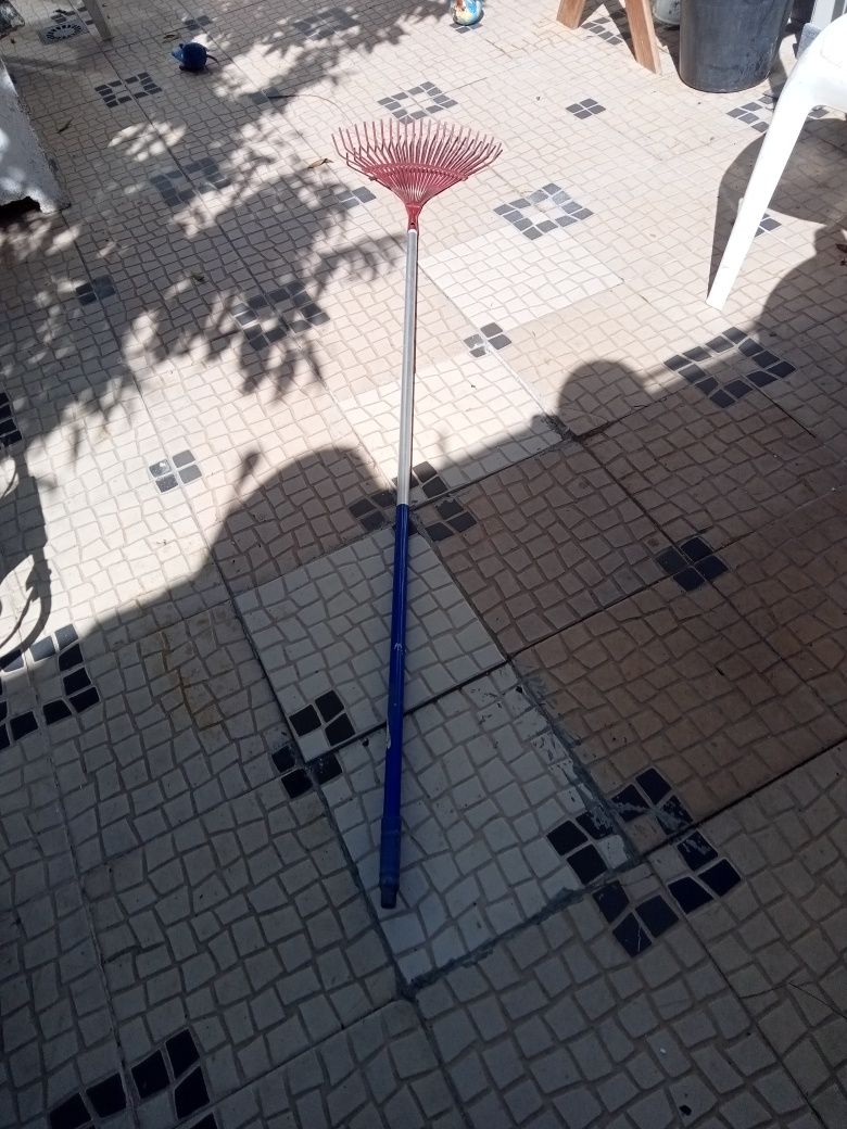 Vassoura de chapa para jardim, nova, cabo em alumínio