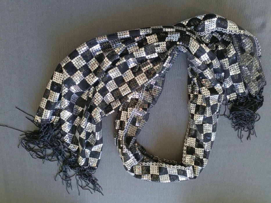 Cekinowy szal vintage z frędzlami