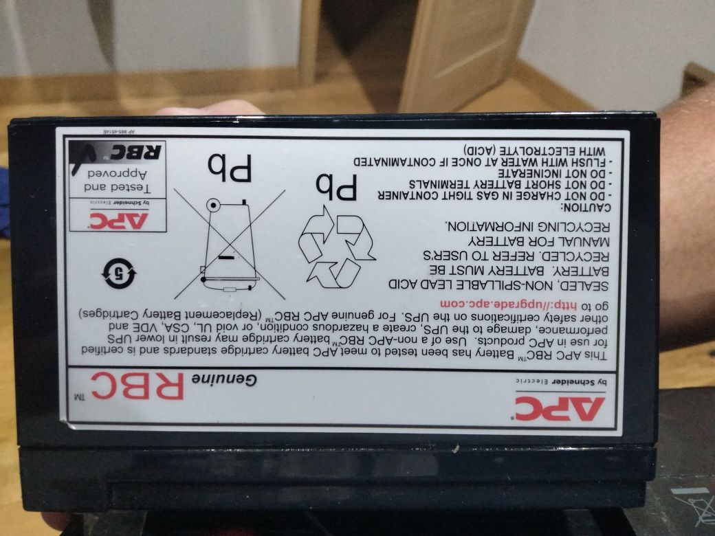 UPS APC back-Ups ES700