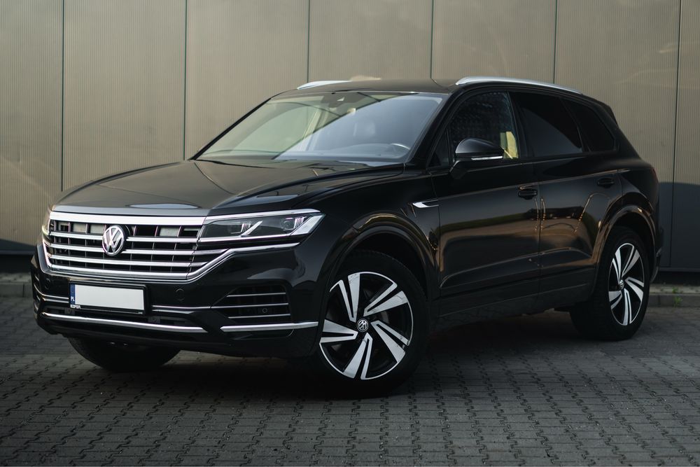 Wynajem TOUAREG VW Suv Wypożyczalnia samochodów luksusowych sport WRO