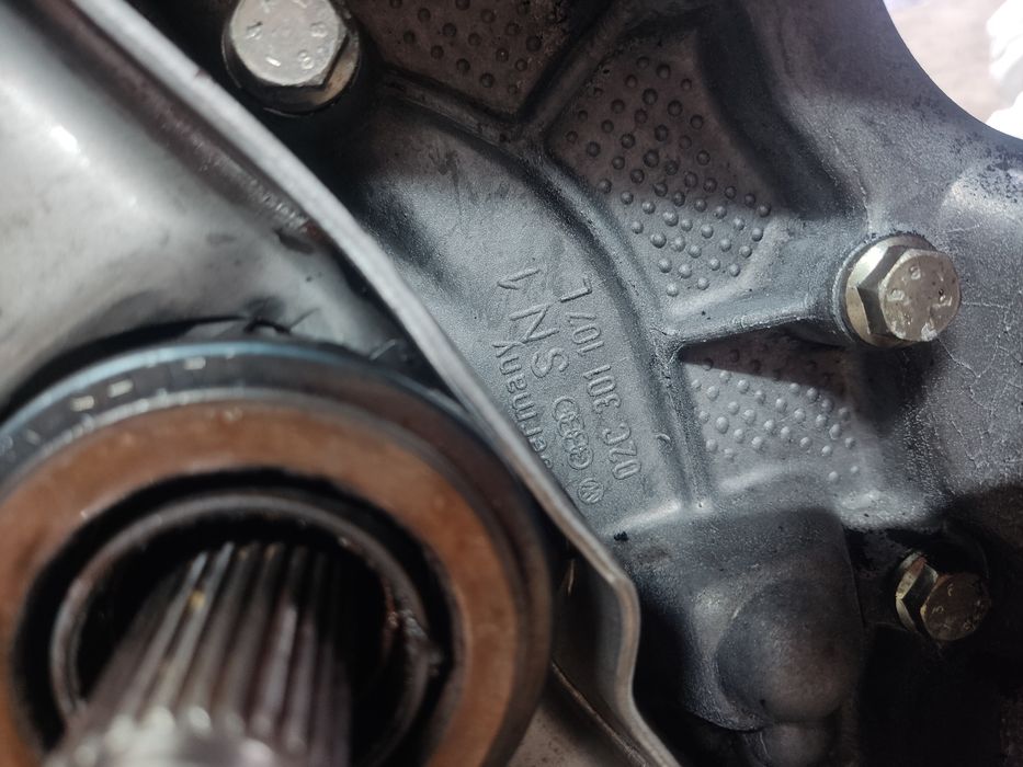 Редуктор коробки і коробка  02c409107h vw golf 4 1.9 tdi  EAG