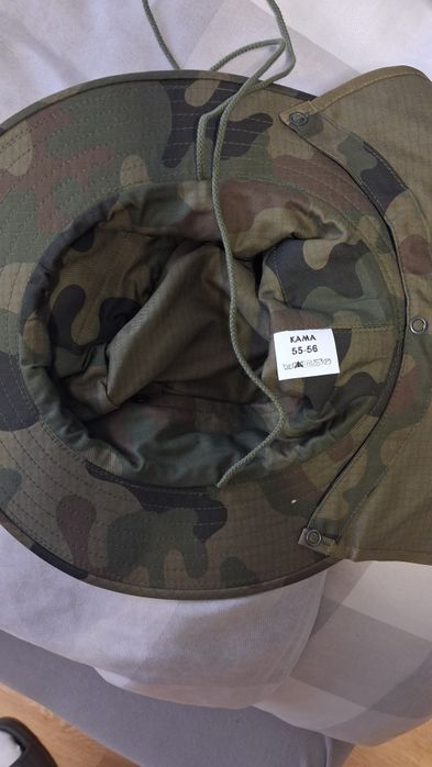 Kapelusze kamuflaż moro