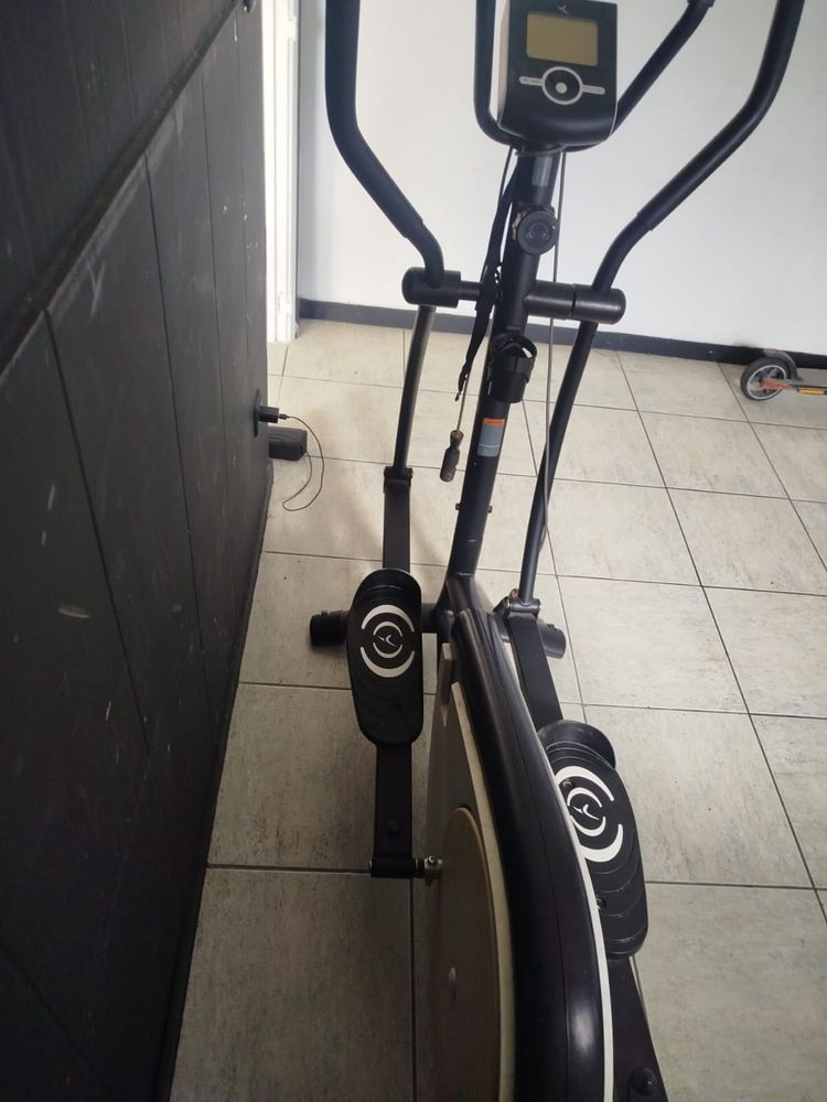 Bicicleta de ginastica com pouco uso