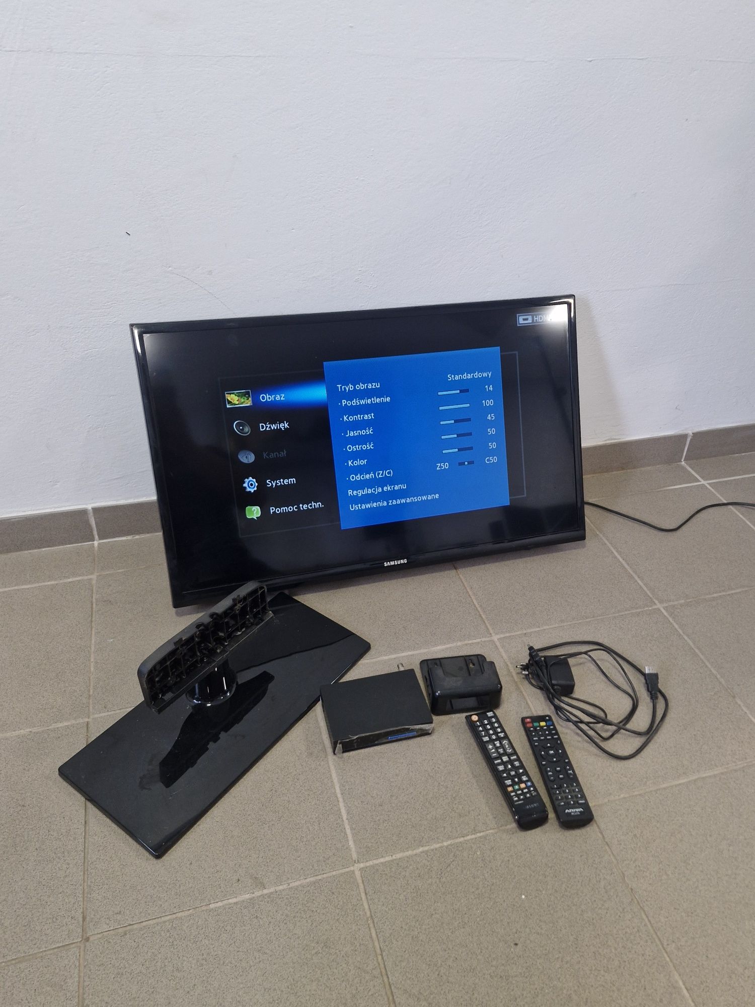 Telewizor Samsung LCD 32 cale, z dekoderem DVB-T2 Ariva T75