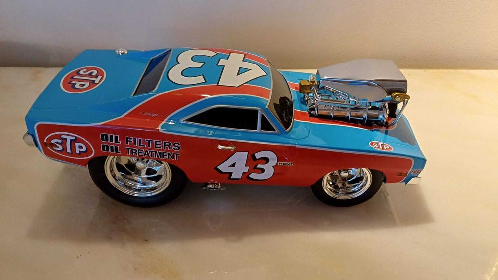 Miniatura 69' Dodge Charger MUSCLE MASCHINES Action - MINICHAMPS 1:18