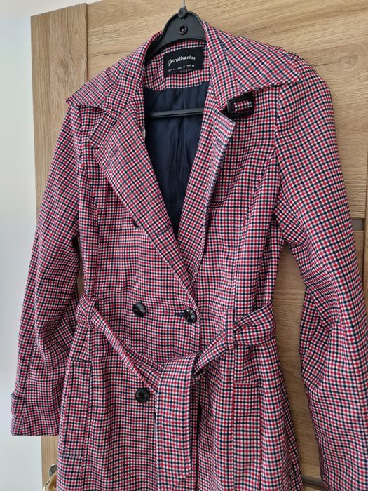 Płaszcz trencz Stradivarius w kratę pepitkę M 38 jesienno wiosenny