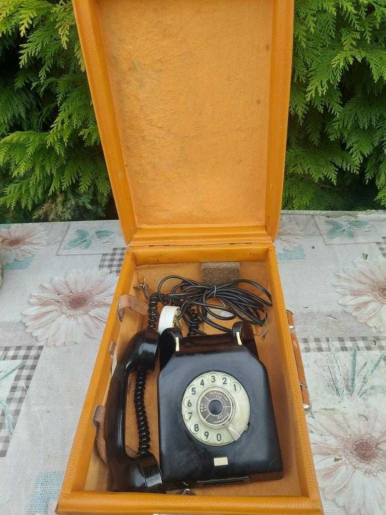 Stary Telefon w walizce niemiecki nr 36