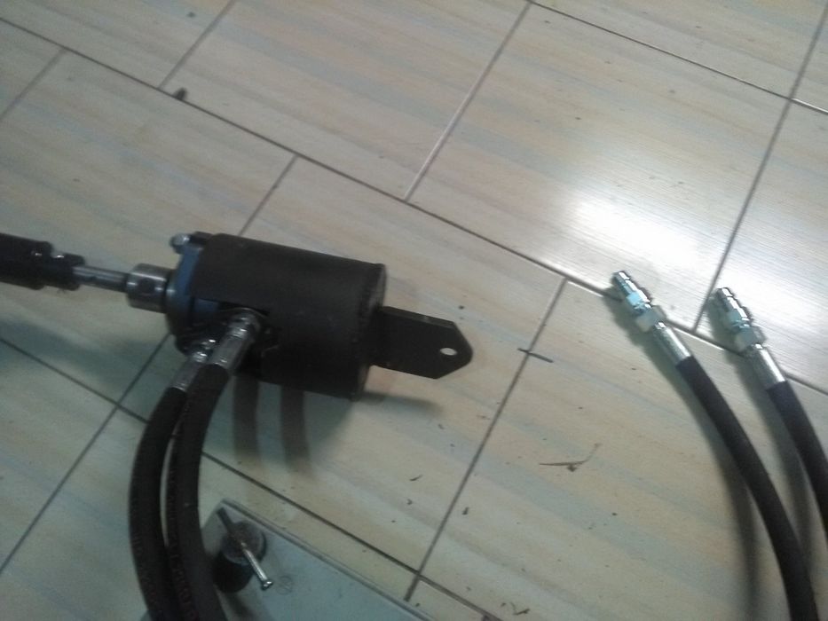 Wiertnica hydrauliczna do ziemi z wiertłem 25