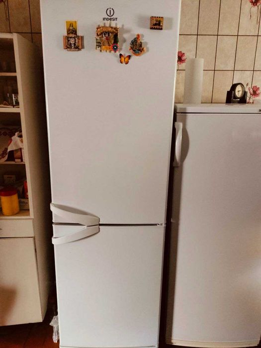 Холодильник Indesit, чудовий стан
