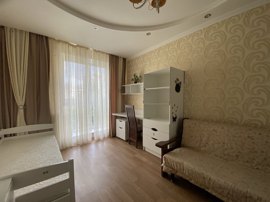 Оренда 2 кімнатної квартири по вулиці Коновальця ( поруч White Center)