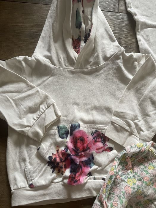 Отдам даром домашнюю одежду для девочки 6-9 мес.