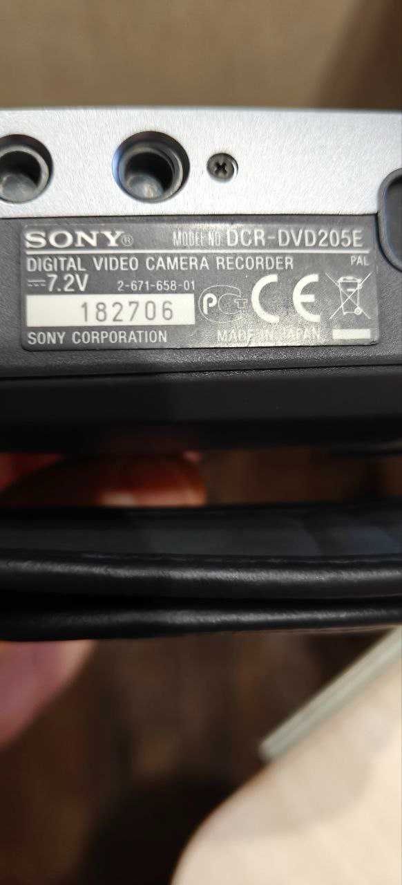 Видеокамера Sony DCR-DVD205E