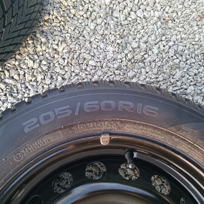 Koła 4 x felgi stalowe 16" z 2024 + opony zimowe Nokian 2024