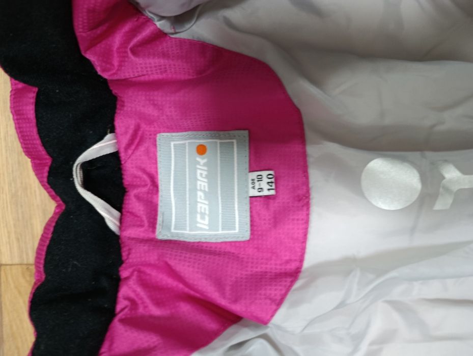 Куртка на дівчинку