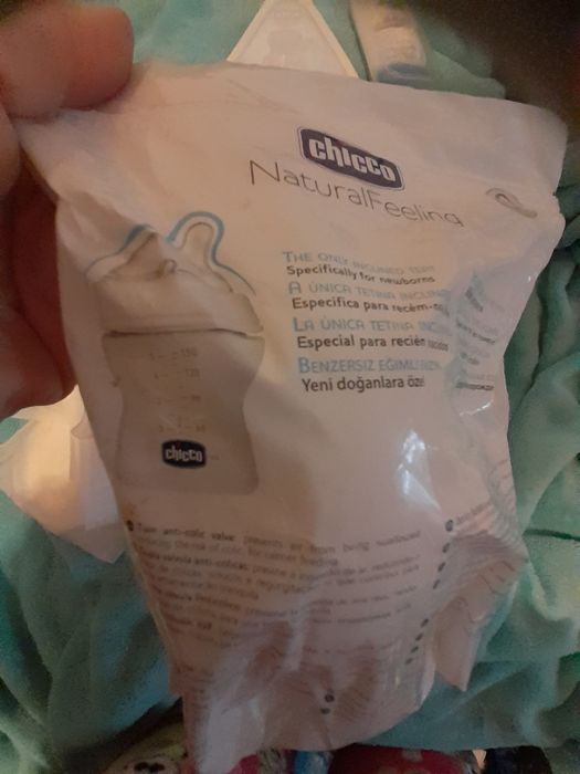 Zestaw dla przyszłej mamy. Nowe butelki, smoczek, wkładki laktacyjne i