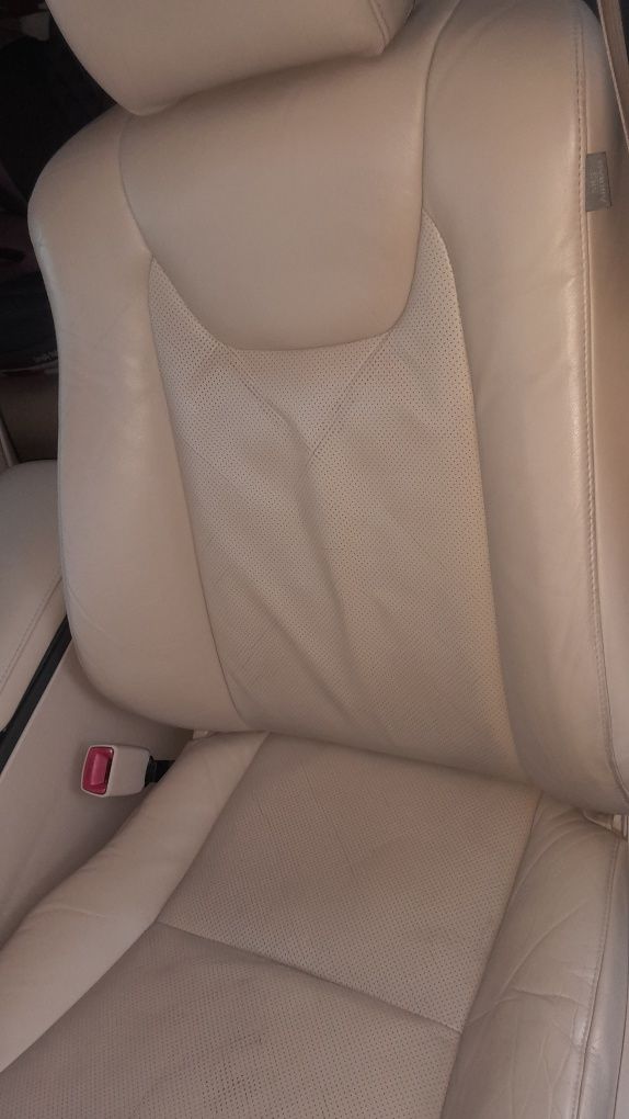 Fotele do samochodu Lexus RX 450h