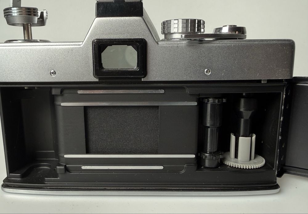 Плівкова Minolta Srt201 з Minolta MC Rokkor-pf 55/1.7 та фільтром