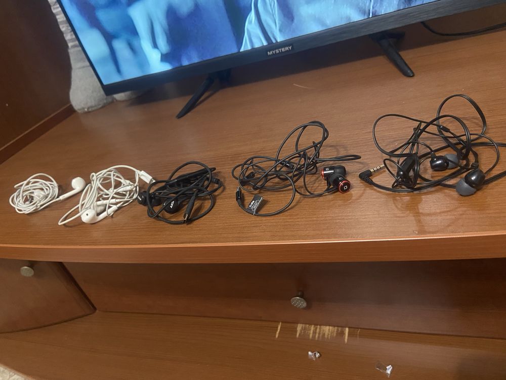 Наушники кейсы и по одному