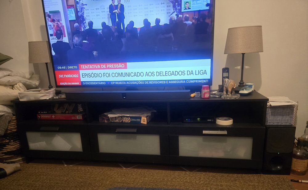 Rack TV Ikea castanho