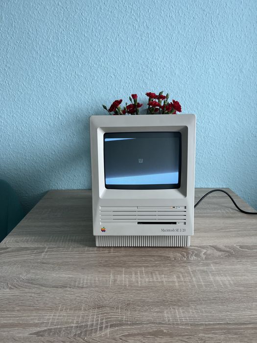 #1495 Macintosh SE Apple M5011 retro pc komputer stacja