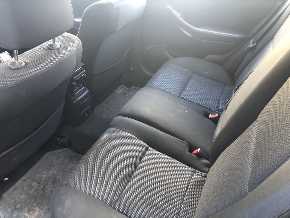 Toyota Avensis uszkodzona