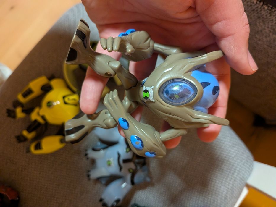 Swamfire sprzedam figurkę Ben 10 ultimate alien