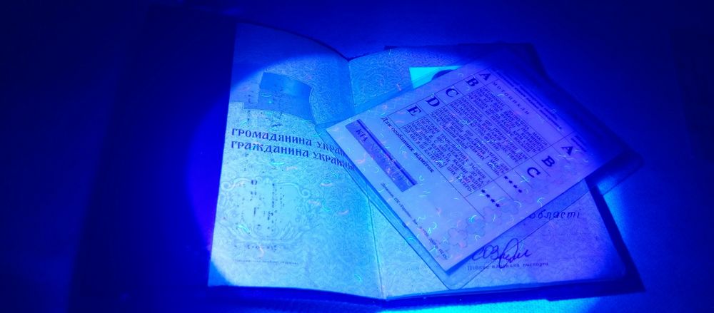 Продам ультрафіолетовий ліхтарик
